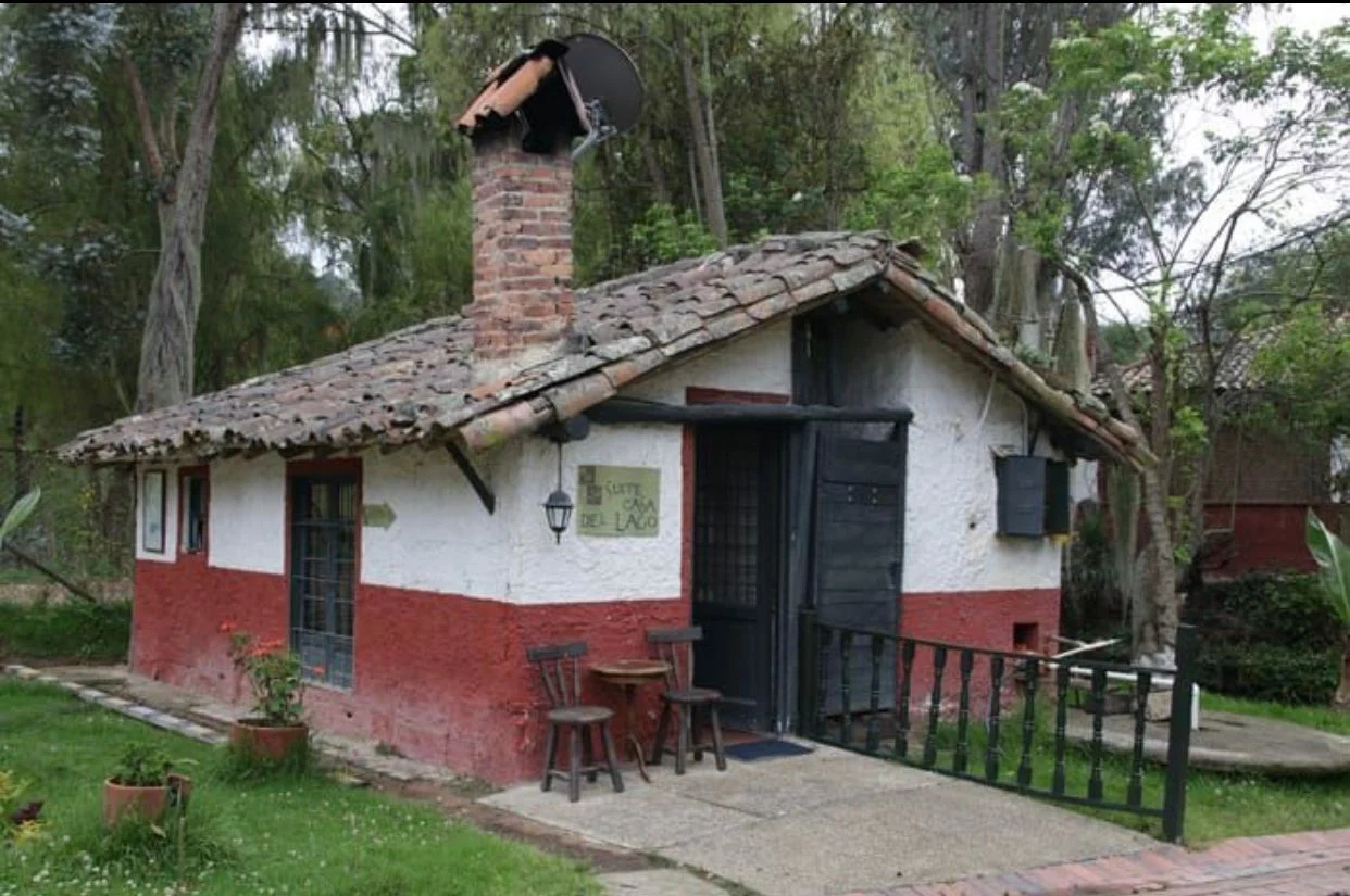 Suite Casa del Lago, Cabaña con Chimenea a leña, Noche romántica, SPA, Hotel Campestre Bogotá